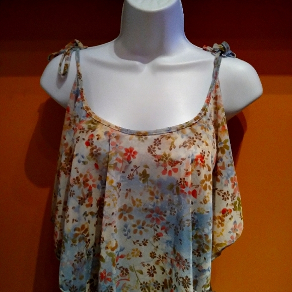 Top - Picture 1 of 2